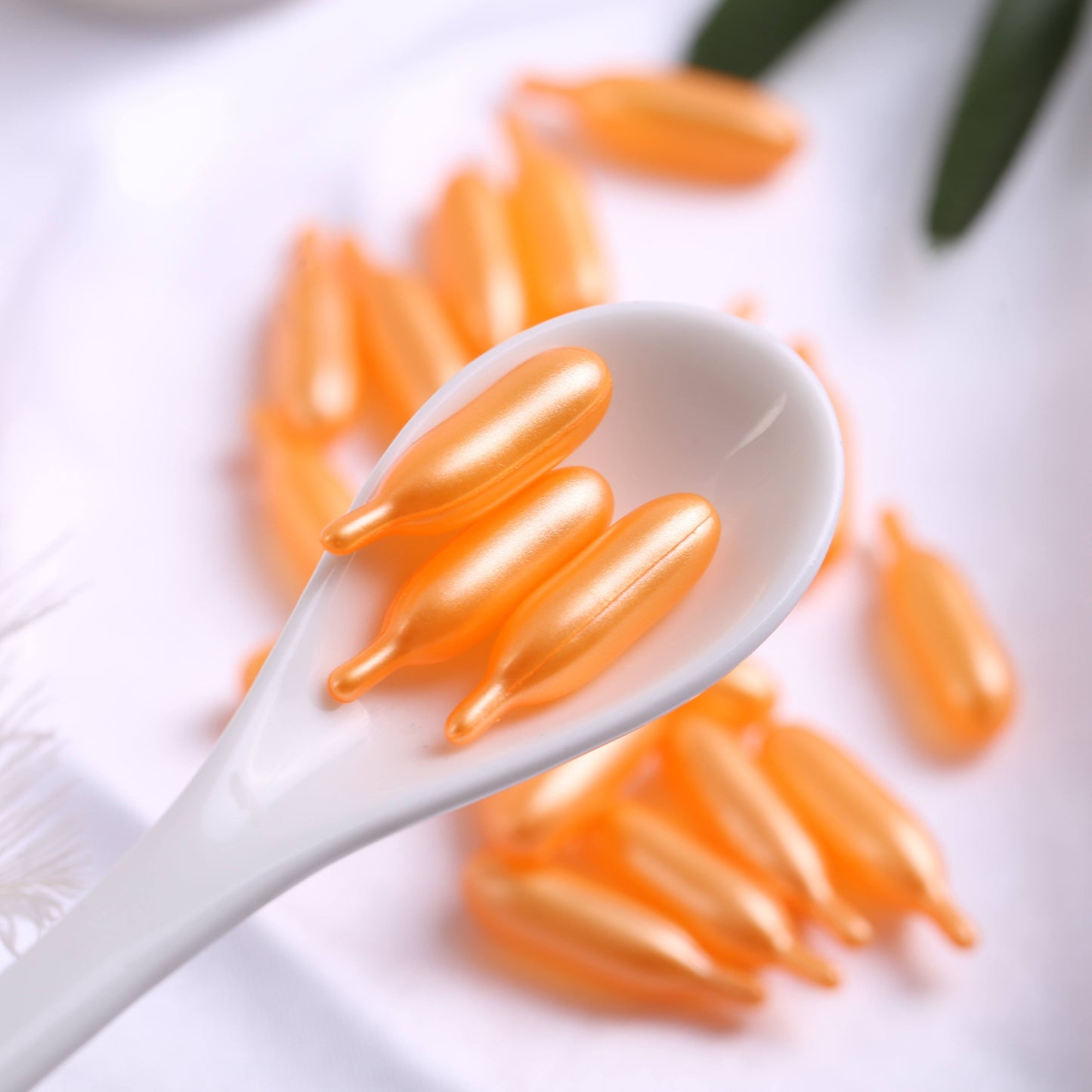Vitamin E Ansiktskapslar - Jämna ut rynkor, återfuktar och förbättrar välvårdad hud - Fördröjer åldrande och minskar pigmentering - Pre-makeup fuktgivande bas för män och kvinnor!